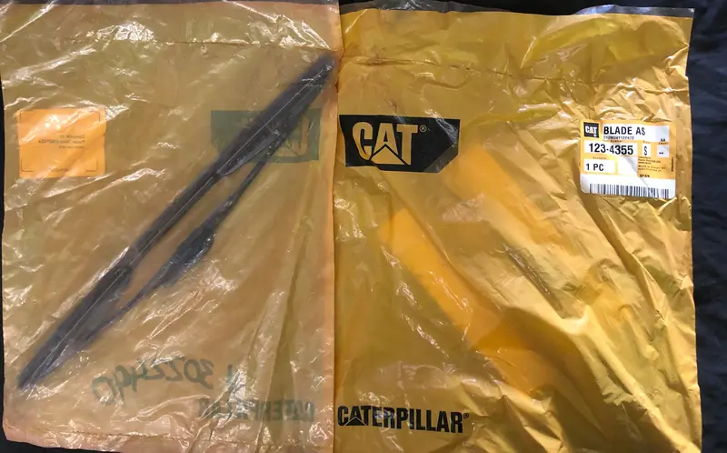 123-4355 Wiper Blade Assembly - Genuine Cat Part 1