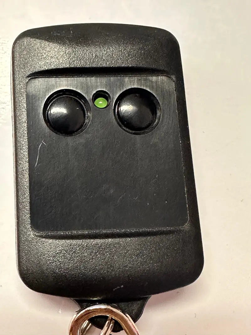 2 Button R/C Keyfob Fcc Id: Mcj3504tx 1