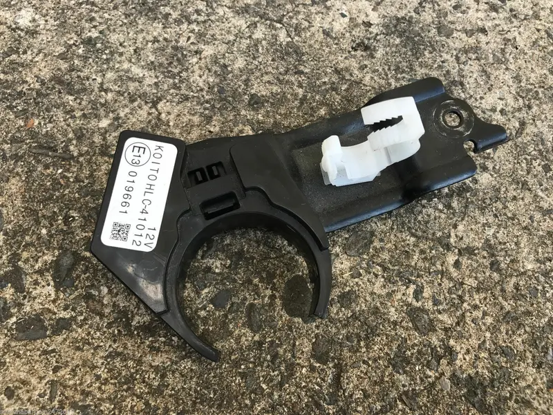 2015 Mazda Sedan Hatch Windscreen Wiper Washer Bottle Bracket Mount Sp25 Gt Bm 1
