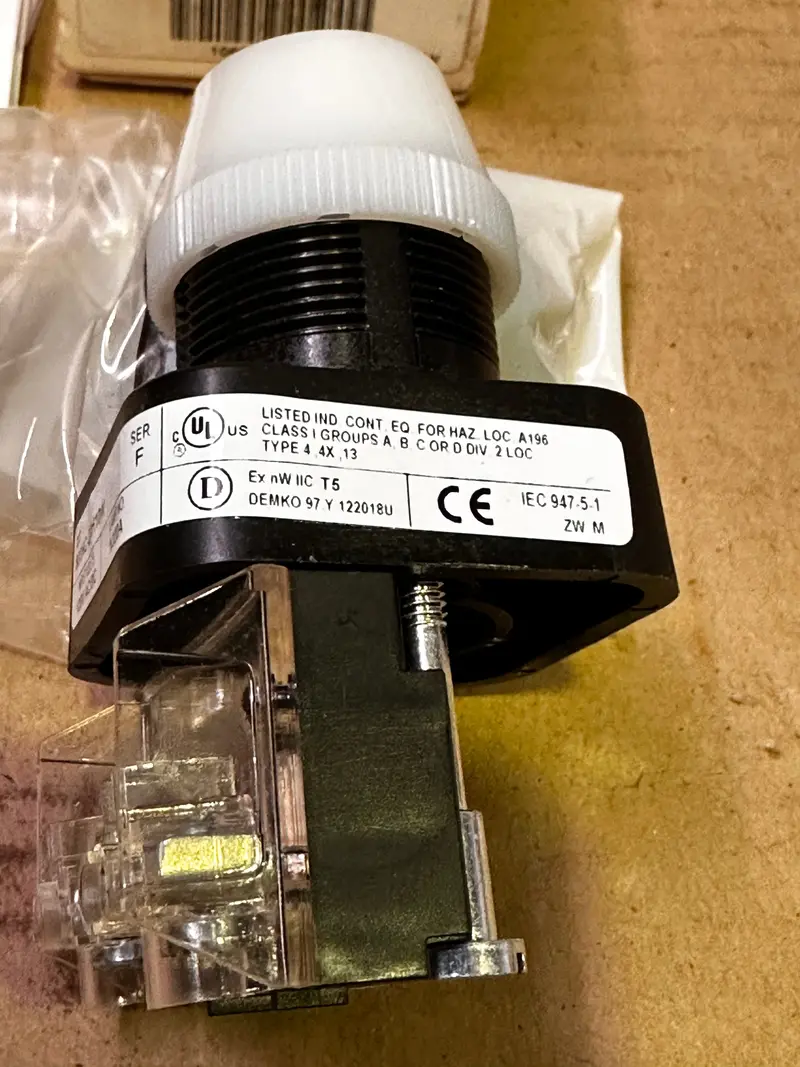 Allen-Bradley 800Hc Pilot Light, White 1