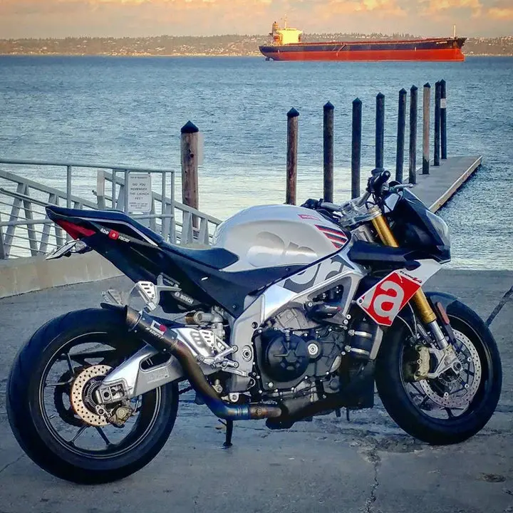Aprilia Tuono V4 Racefit Growler 1
