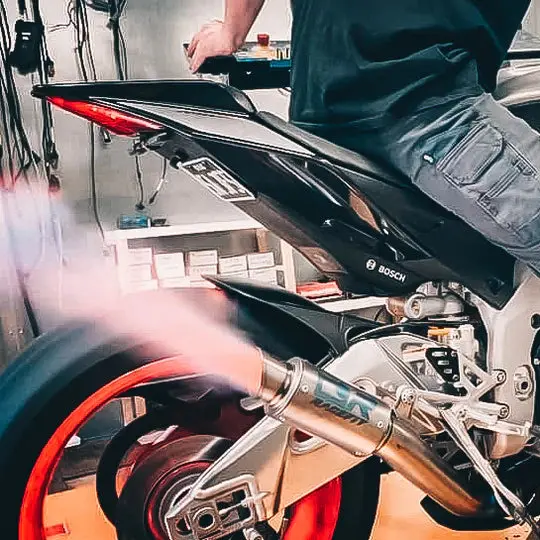 Aprilia Tuono V4 Racefit Growler 1