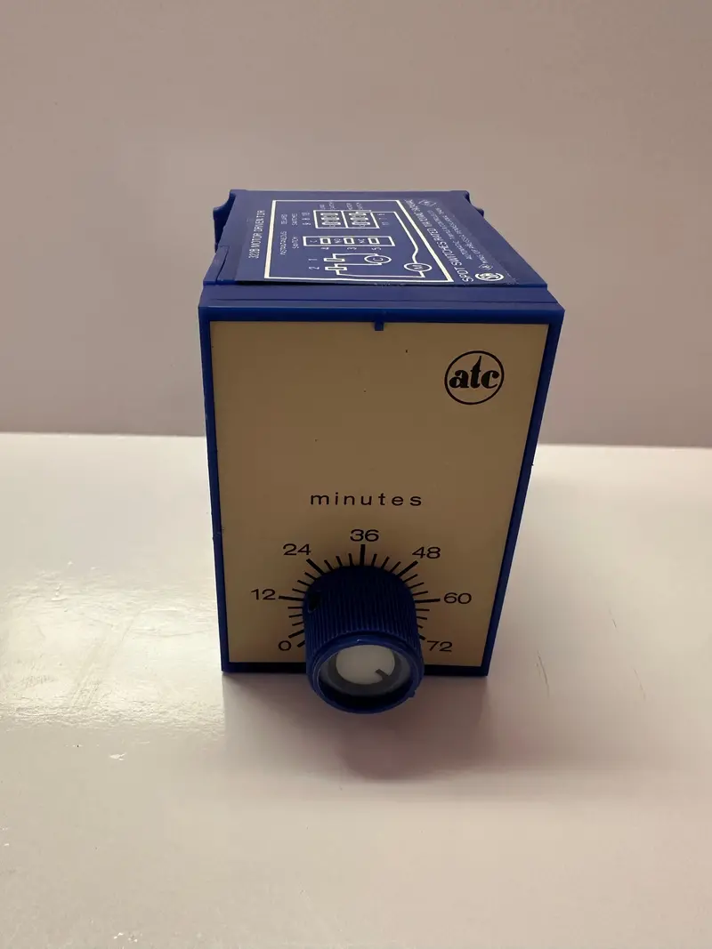 Atc 322B Motor-Driven Analog Reset Timer 1