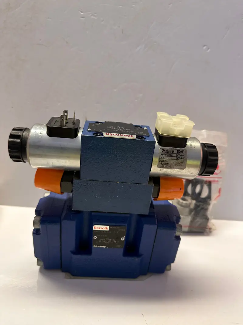 Bosch Rexroth 4Weh10e47u/4We6j62/Z2fs6-2-44 Directional Valve. 1