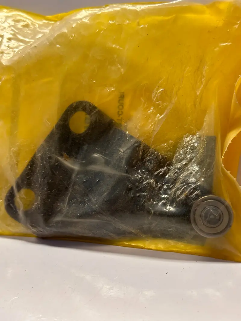 Cat 196-1445 Cabin Door Roller 1