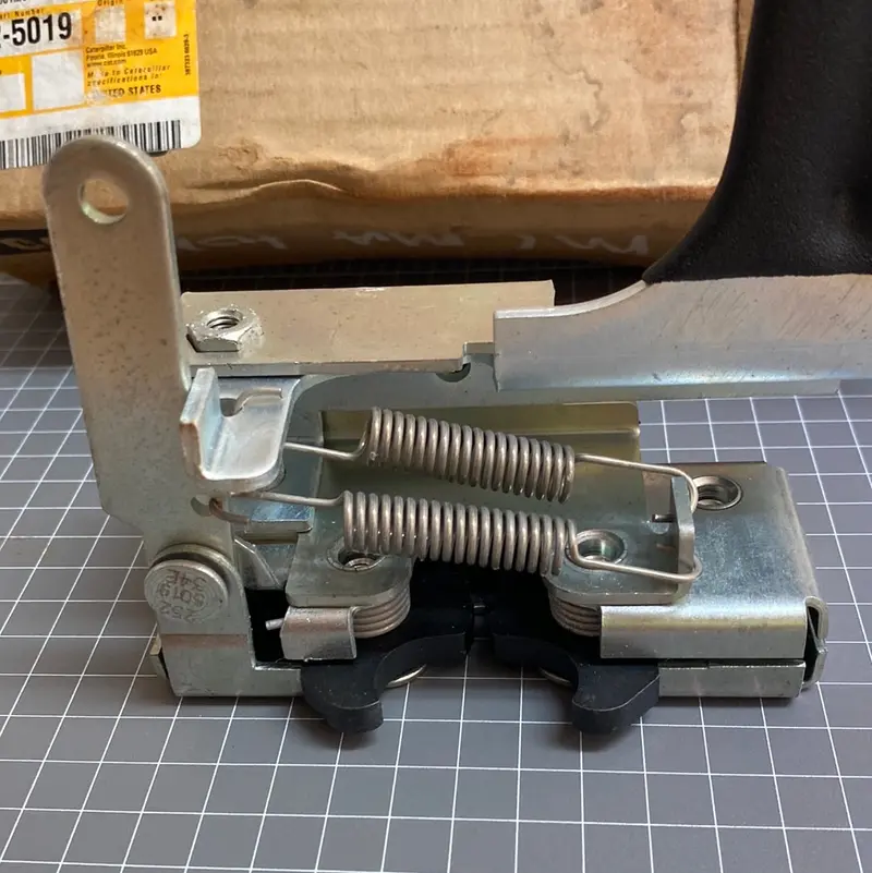 Cat 252-5019 Cab Door Rotary Latch Assy 1