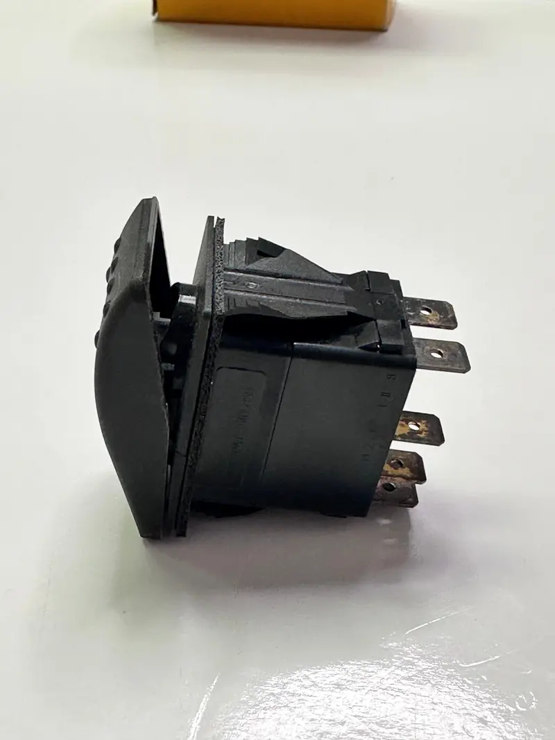 Caterpillar Cat 204-8799 24V Dc Rear Defrost Rocker Switch 2
