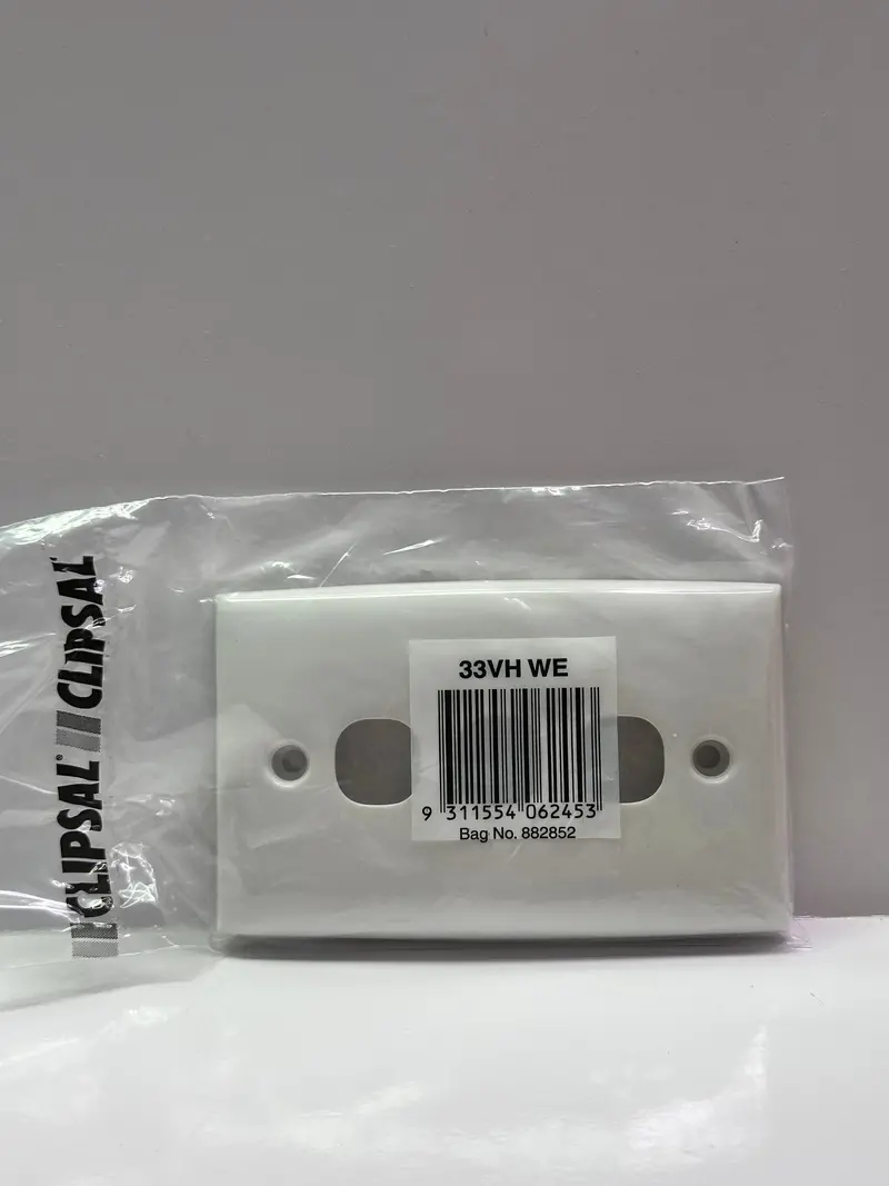 Clipsal 33Vh-We 3 Gang, Standard Series Flush Plate 1