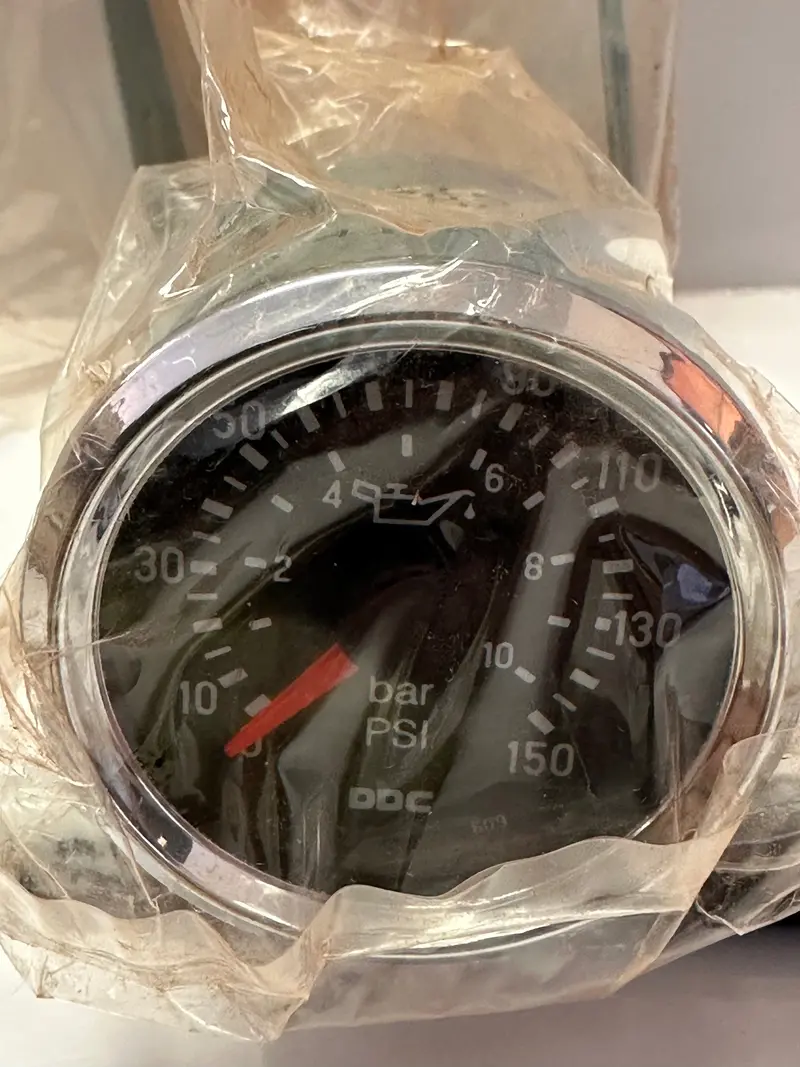 Detroit Diesel 23520721 Oil Pressure Gauge/Chrome 1