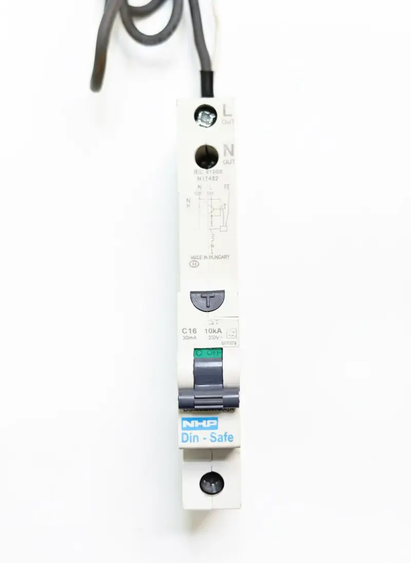 Dsrcbh1630a Din-T Residual Current Device Long Body W/ Overcurrent 10Ka 16A 1Pole And N C Curve 30Ma Type A (Secondhand) 1