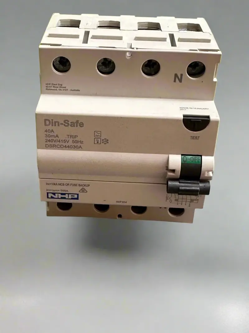 Dsrcd44030a Din-Safe 40A Residual Current Circuit Breaker 3P+N 1