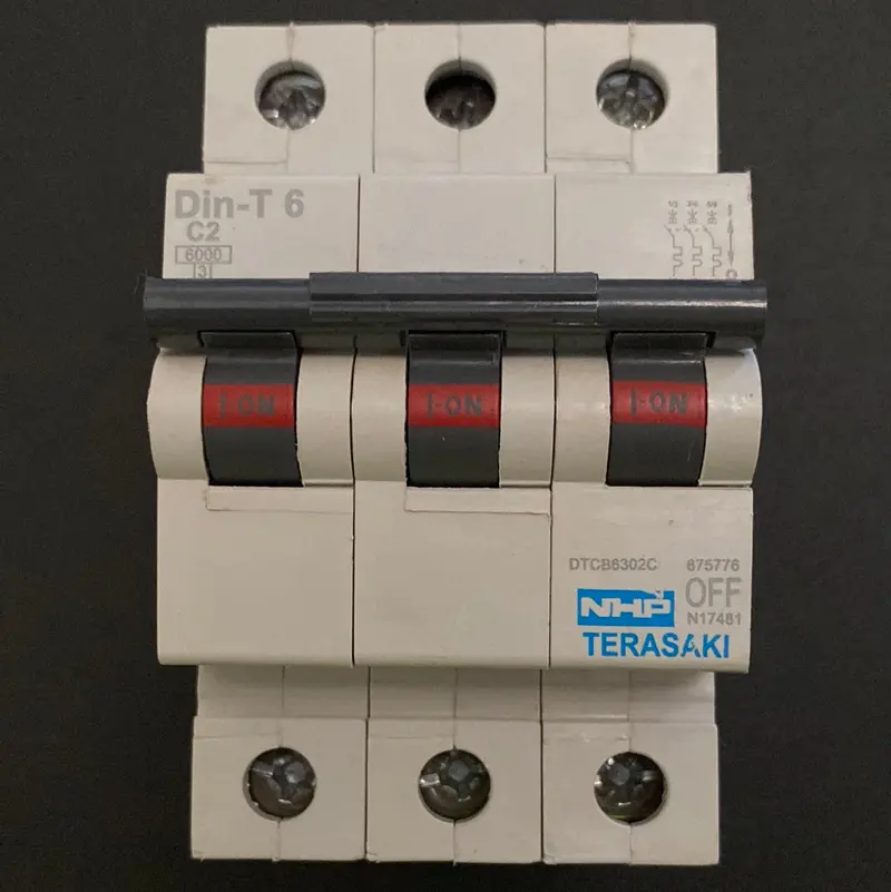 Dtcb6302c Din-T 6 C2 Miniature Circuit Breaker 2A, 3 Pole C Curve 1