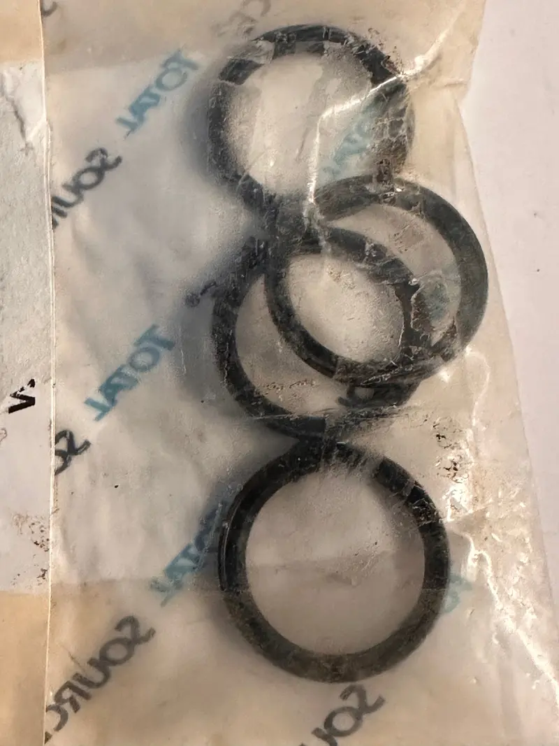 Dust Seal 48522-Fj101 Steer Axle Bag Of 4 1