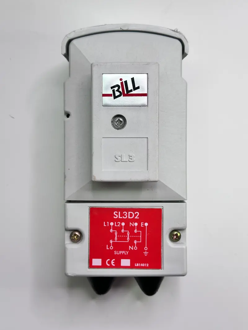 Eaton Bill Sl3 D2 Street Light Cut-Out, Double Pole, Two Fuses. 1