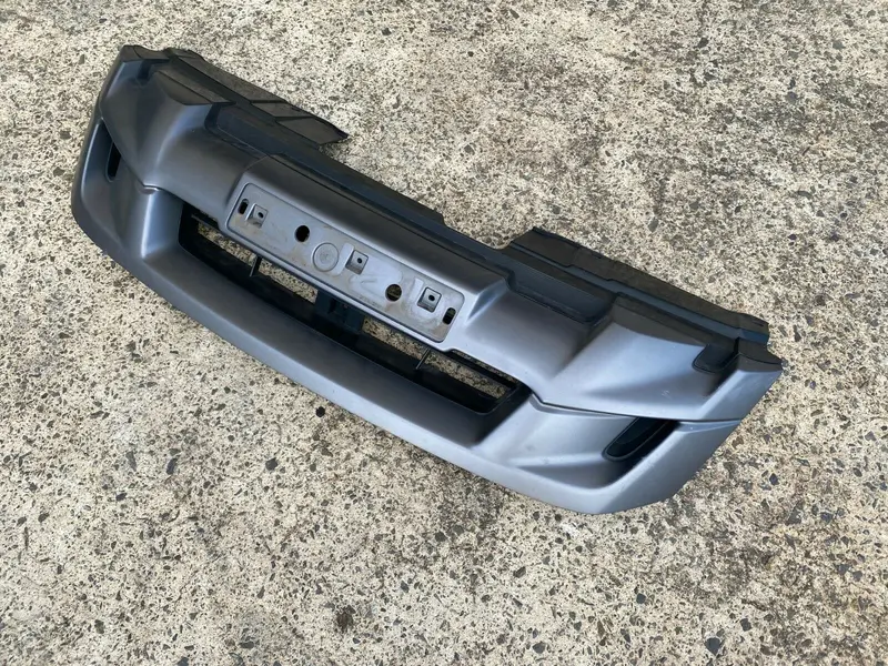 Genuine Isuzu D Max V Cros 2011 - Front Center Grille Grill Assy Badge Ute 1