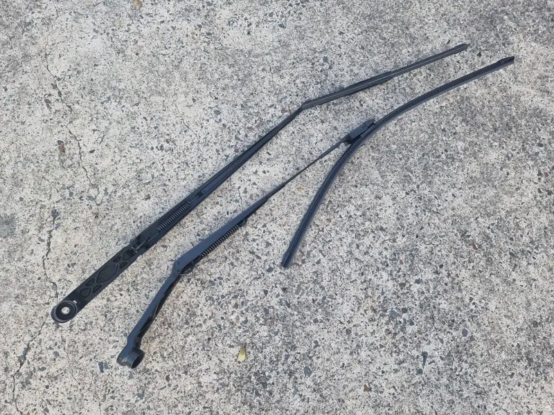 Genuine Oem Subaru Xv Gt 2017 - 21 Front Windscreen Wiper Arms Pair Assembly 1