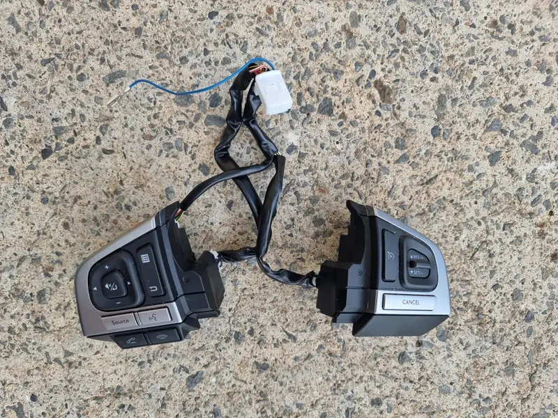 Genuine Subaru Forester 16 - 18 Sj Steering Wheel Volume Cruise Control Buttons 1