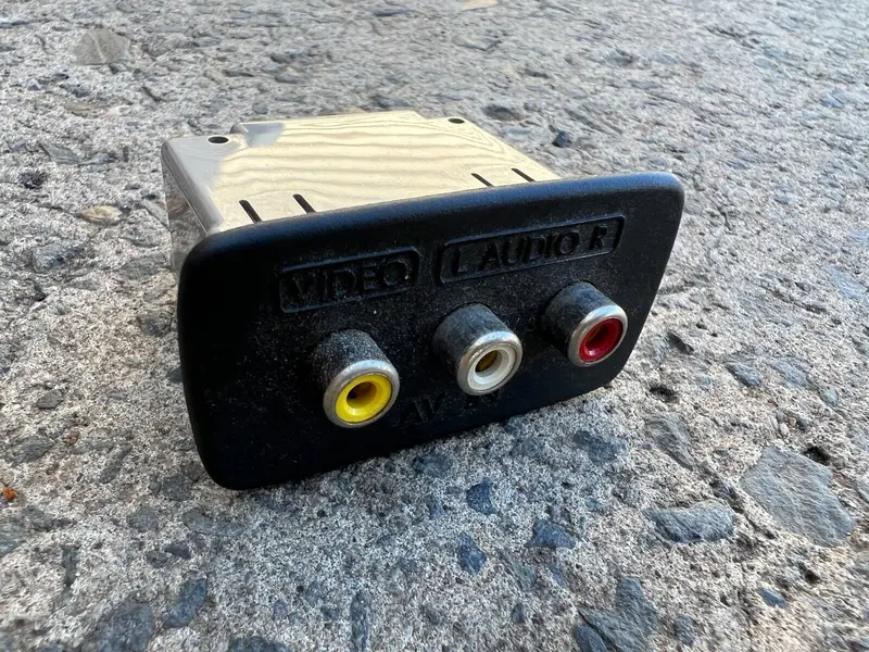 Genuine Subaru Forester 2008 - 2012 Sh Centre Console Av Audio Video Connector 1