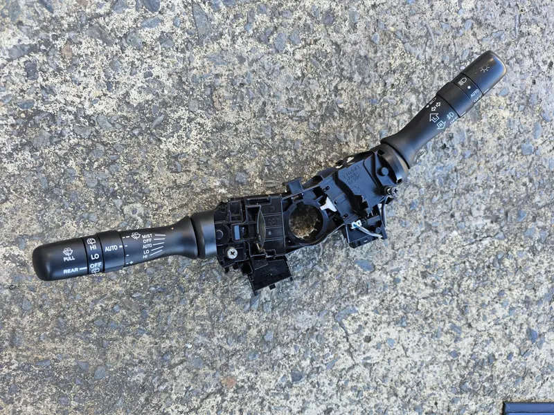 Genuine Subaru Forester 2016 - 18 Indicator Headlight & Wiper Control Stalk 1