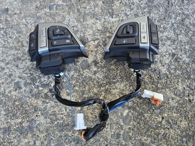 Genuine Subaru Forester Sj 2016 - 18 Steering Wheel Control Buttons Switches 1