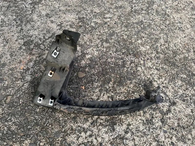 Genuine Subaru Tribecca B9 2006 - 07 Passenger Left Side Headlight Light Bracket 1