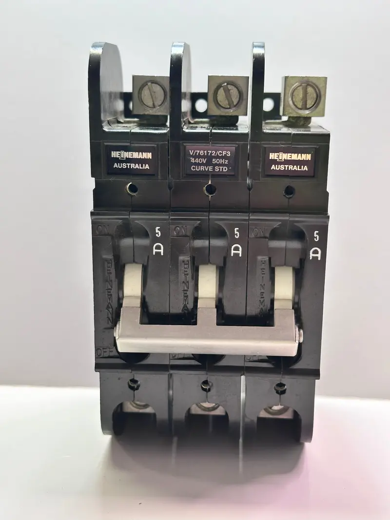 Heinemann Cf Series 3 Pole Circuit Breaker 5A - Cf3-G3 5A (Ab?) 1