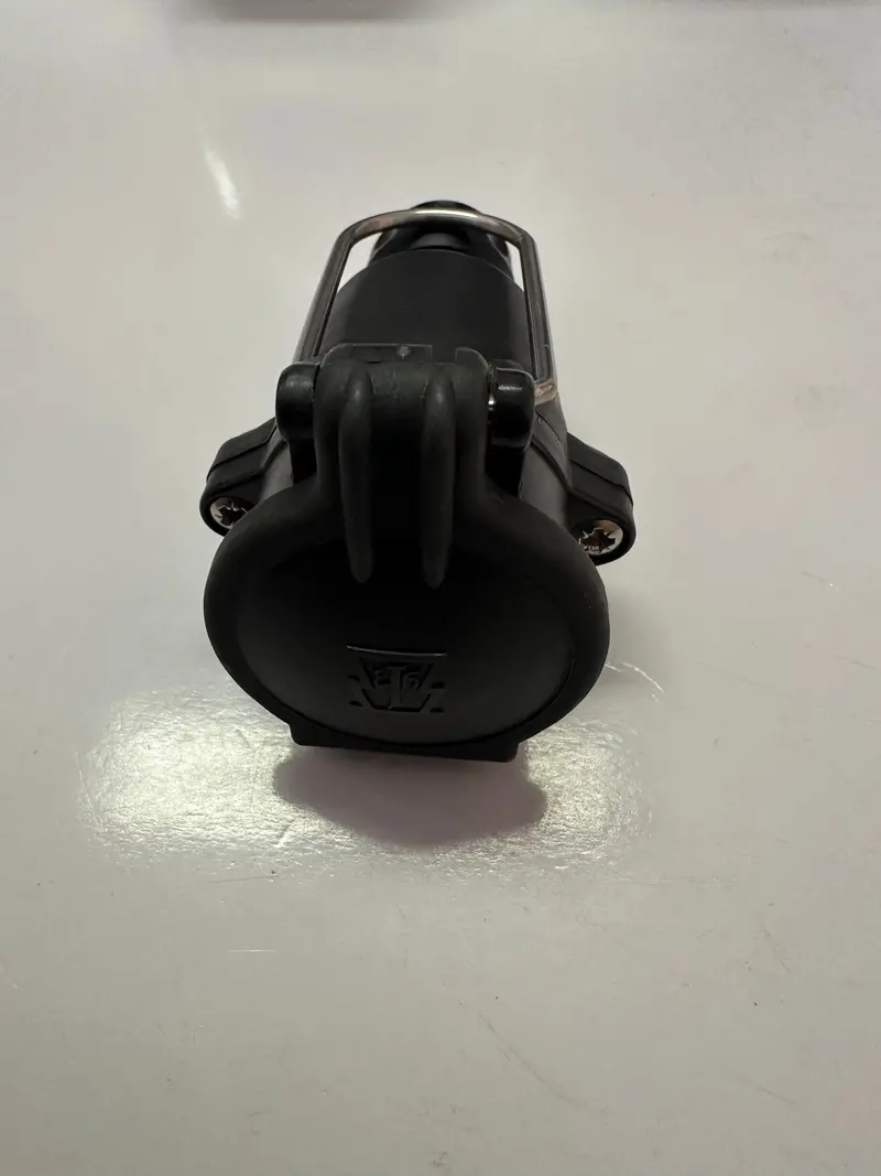 Hella 4909 7 Pole Plug 1