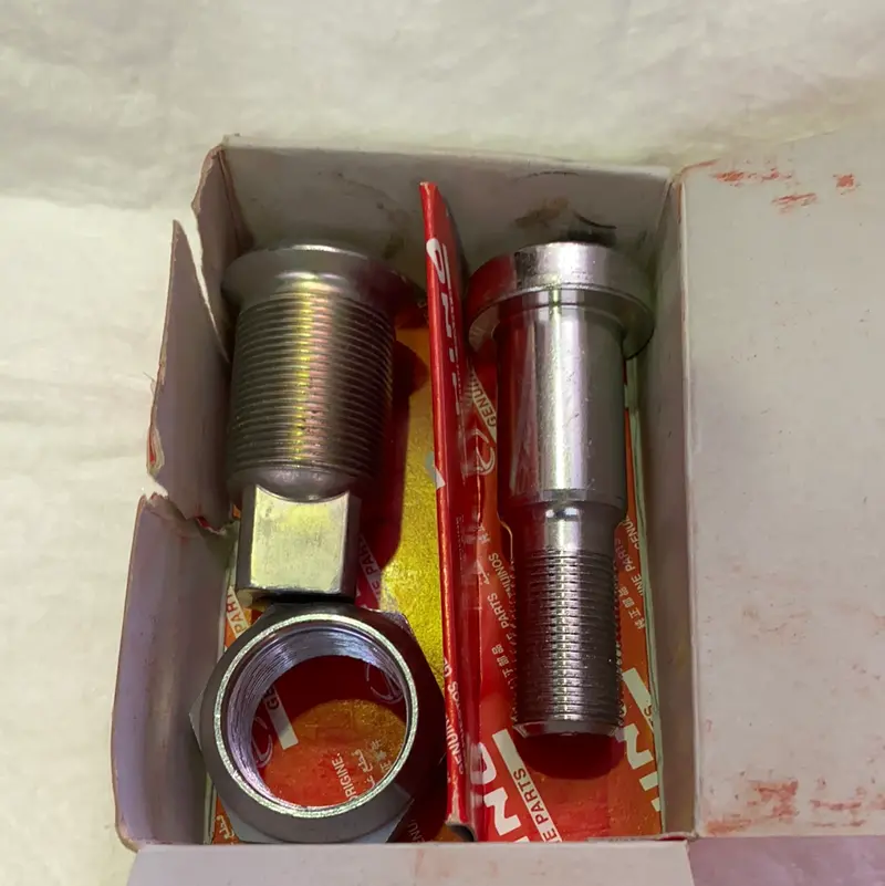 Hino S0404-21080 Hub Bolt Kit, Rr 1
