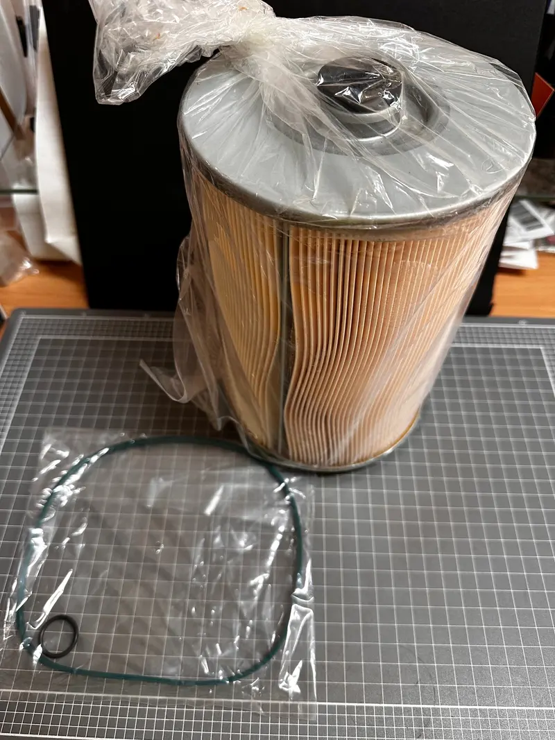 Hino S156072281 Oil Filter 1