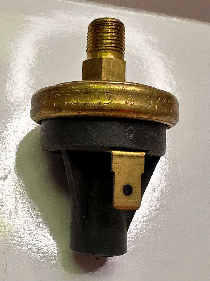 Hobbs 765834 Pressure Switch 4 Psi 1