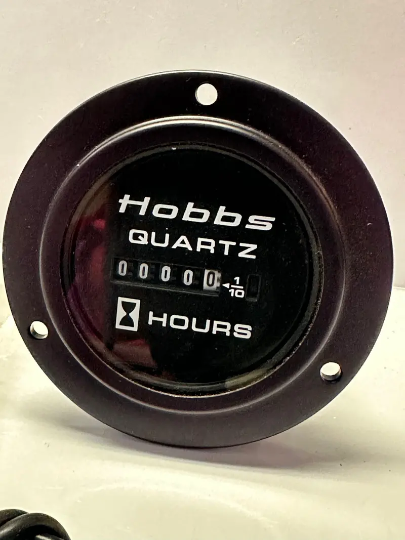 Hobbs 85097-02 Quartz Black Round 3-Screw Mount Hour Meter 1