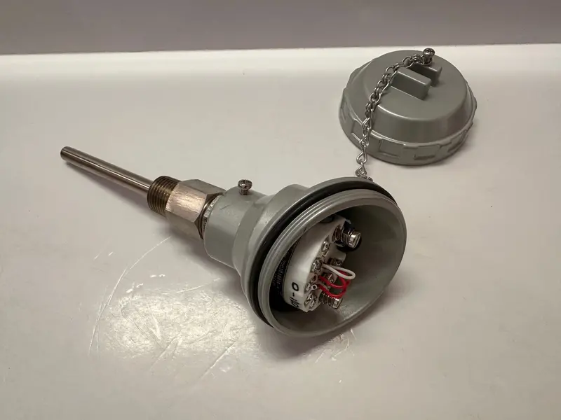 Inor Temperature Transmitter In Metal Enclosure 70C2010010 1