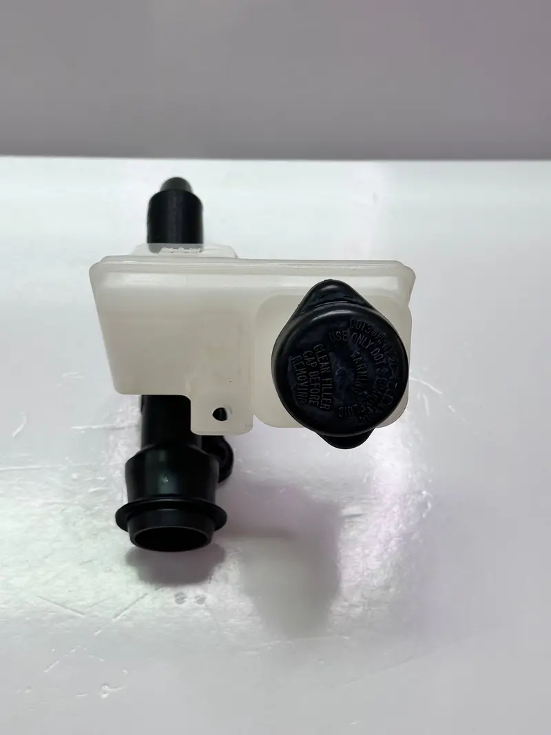 Isuzu 1-47500250-3 Clutch Master Cylinder  1475002503 1