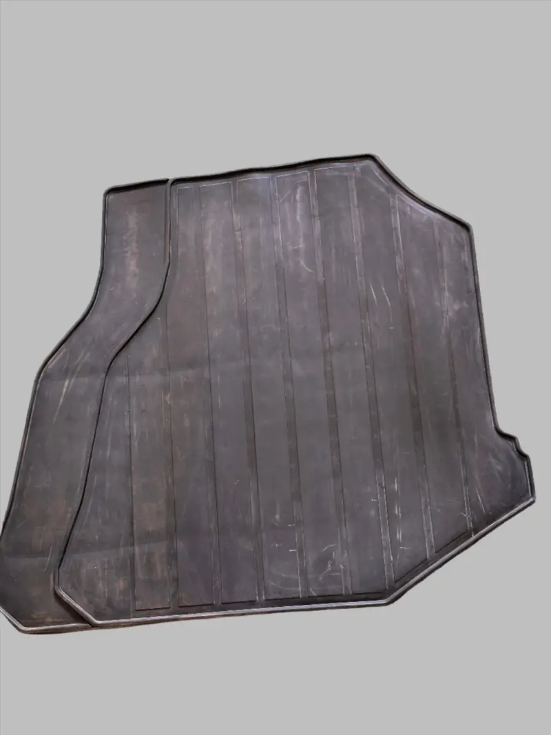 Isuzu Fvz/Fyz Passenger Side Floor Mat, Rubber, Black 1