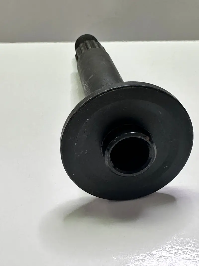 John Deere M163059 Spindle 25Mm 1