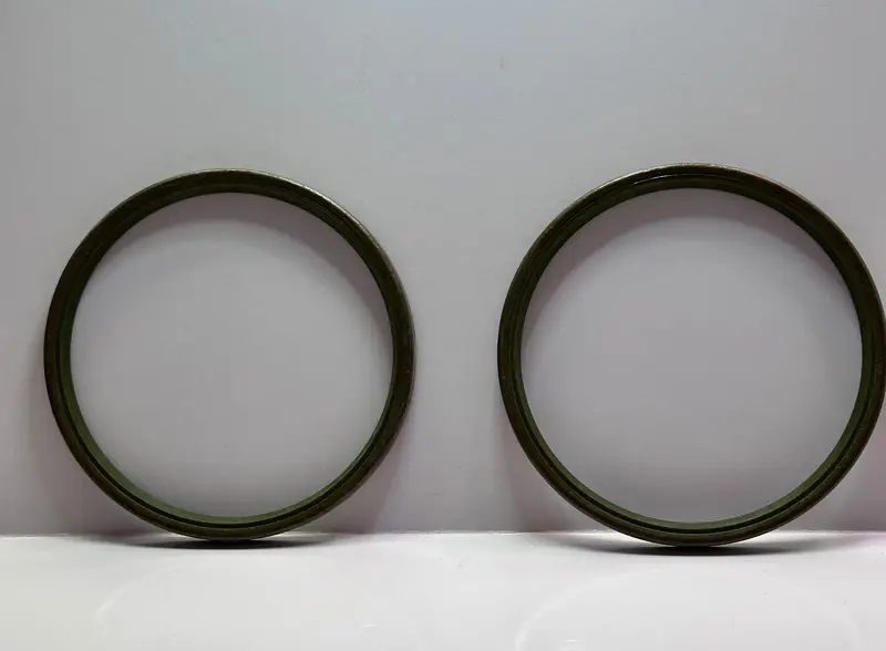Komatsu 421-09-11330 Seal, Dust 1