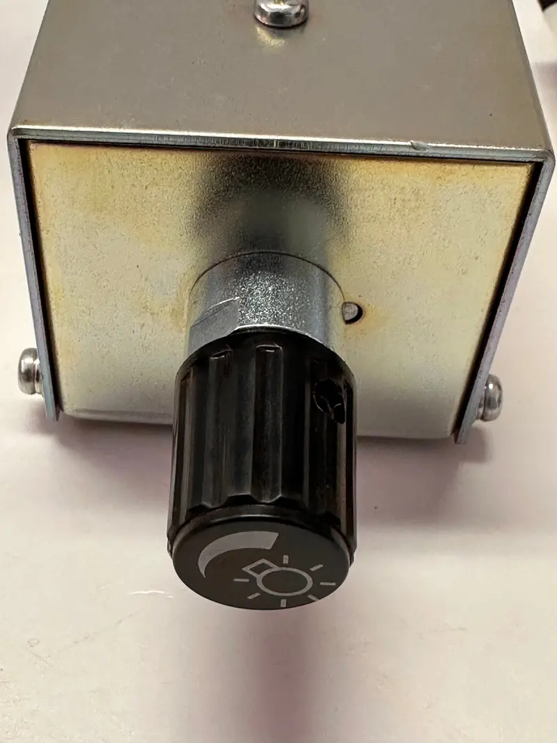 Komatsu 569-06-61711 Switch, Rheostat 2