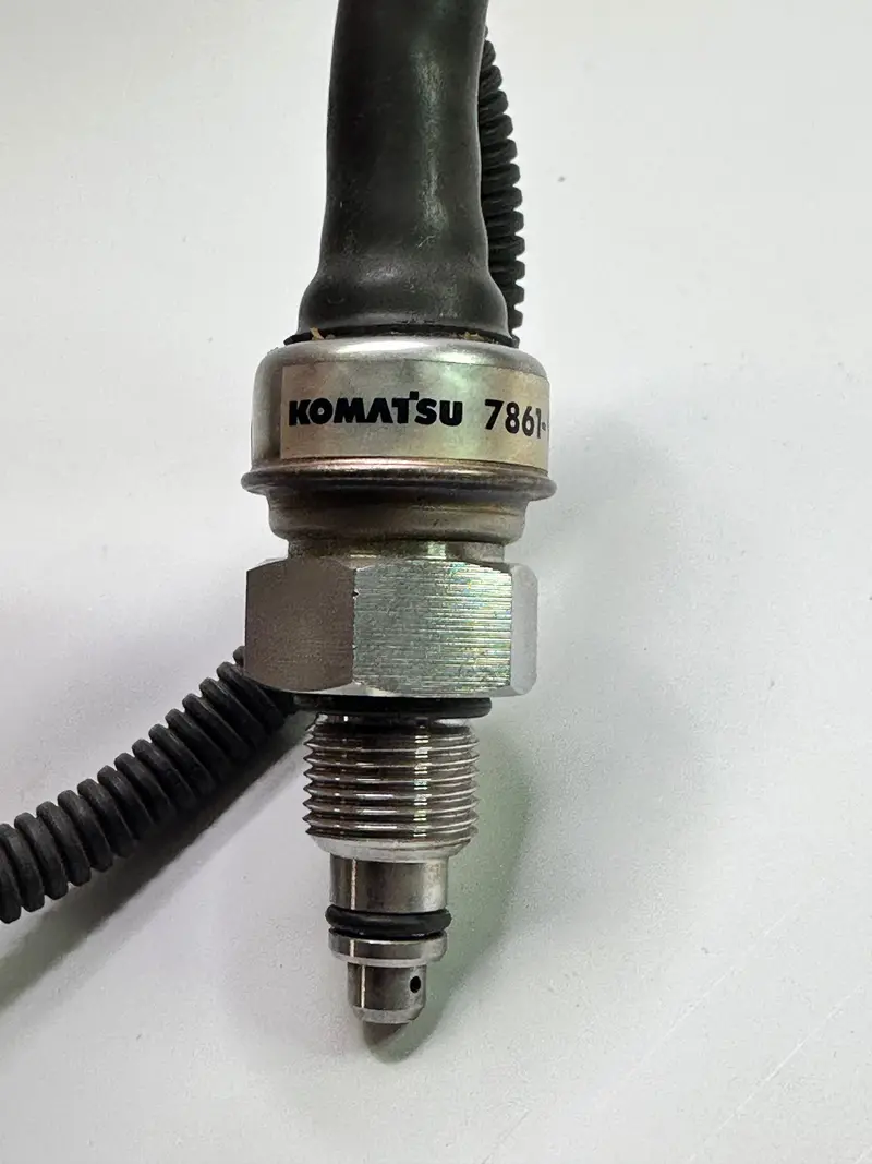 Komatsu 7861-92-1620 Genuine Pressure Sensor 1