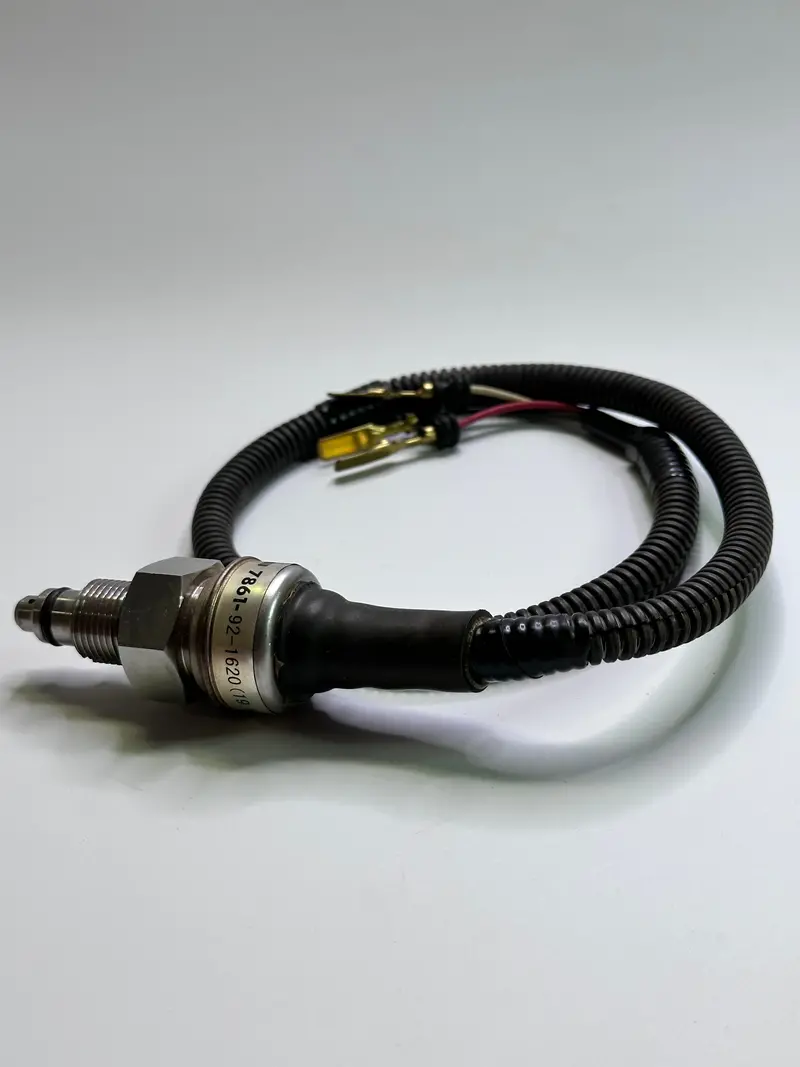 Komatsu 7861-92-1620 Genuine Pressure Sensor 2