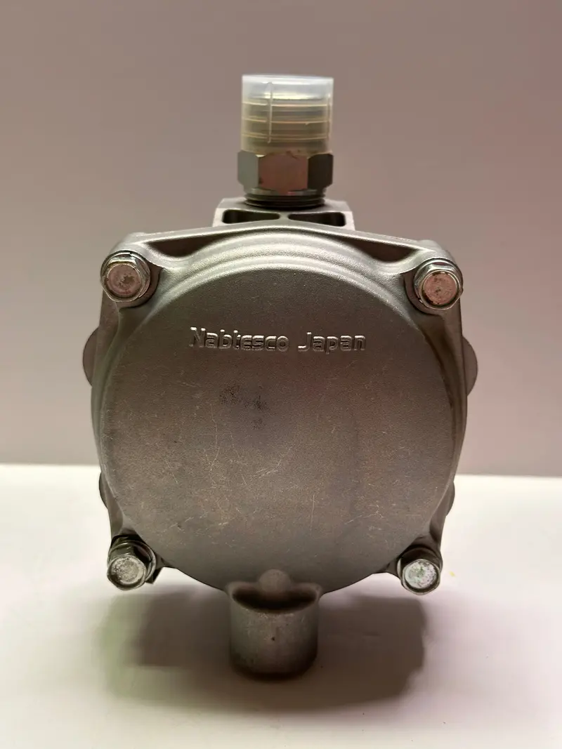 Komatsu Relay Valve 561-35-61601 Nib 1