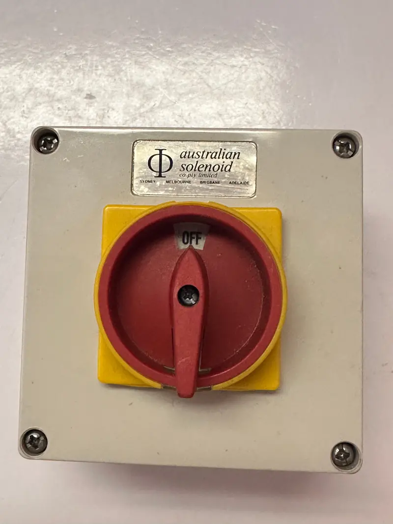 Kraus & Naimer Kg 20A K302 3 Pole On/Off Switch With Enclosure 1