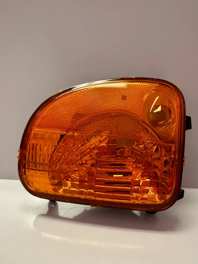 Mack 2Mo537m R/H Marker Lamp, Turn Signal 1