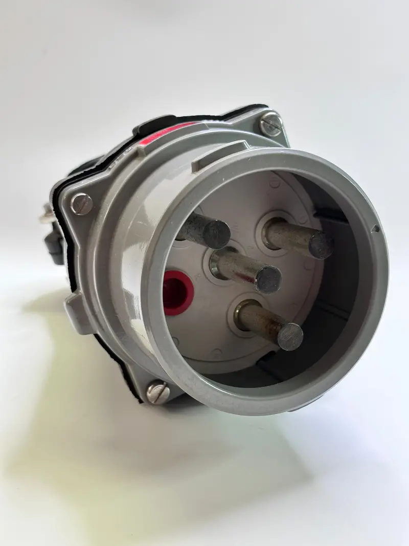 Marechal 29-24013 Ds2 150A 3P+E Decontactor Appliance Inlet + Handle 1