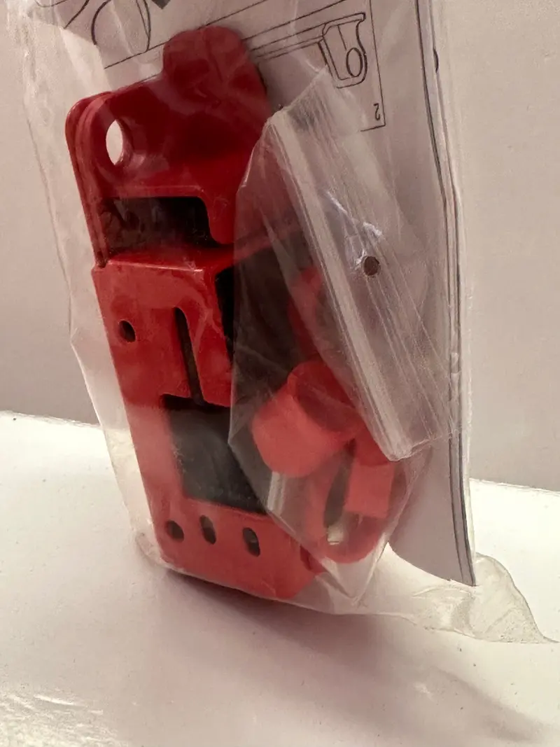 Master Lock 491B Grip Tight Circuit Brreaker Lockout 1