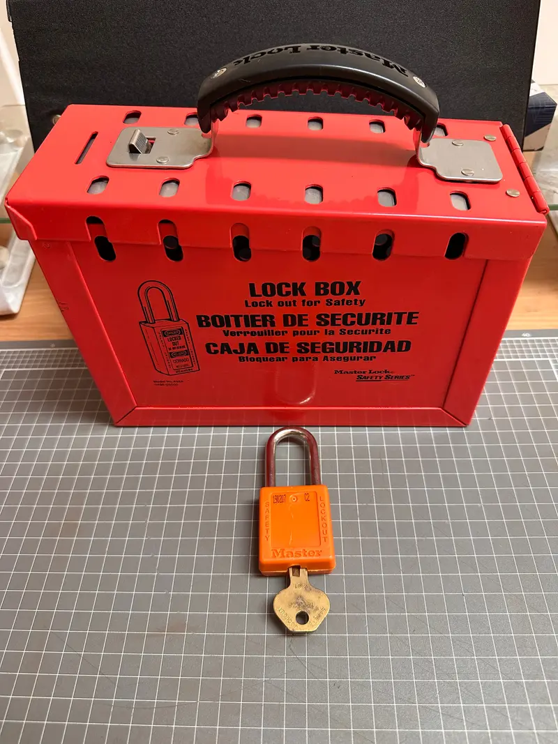 Master Lock Group Lock Box 498A 1