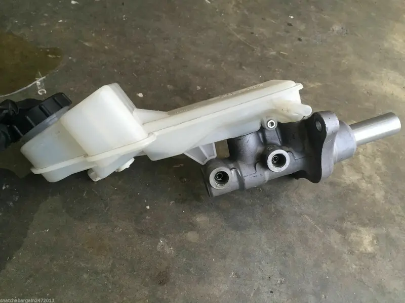 Mazda 3 Hatch Sedan Skyactive 2014 Brake Master Cylinder Fluid Reservoir Sp25 1