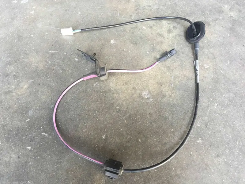 Mazda 3 Sedan Hatch 2014 Skyactive Genuine Rear Right Abs Speed Sensor Sp25 Bm 1