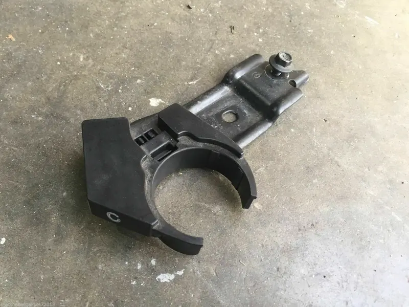 Mazda 3 Sedan Hatch Skyactive 2014 Windscreen Washer Bottle Bracket Unit Sp25 Bm 1