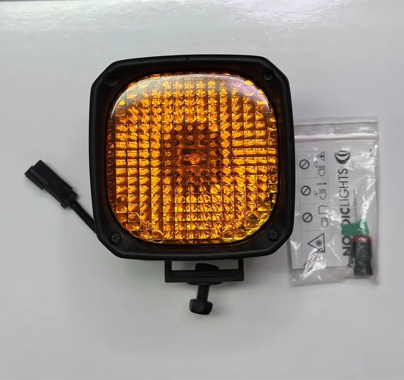 Nordic 994-203 N400 24V Heavy Duty Hid - Wide Flood Work Lamp - Amber 1
