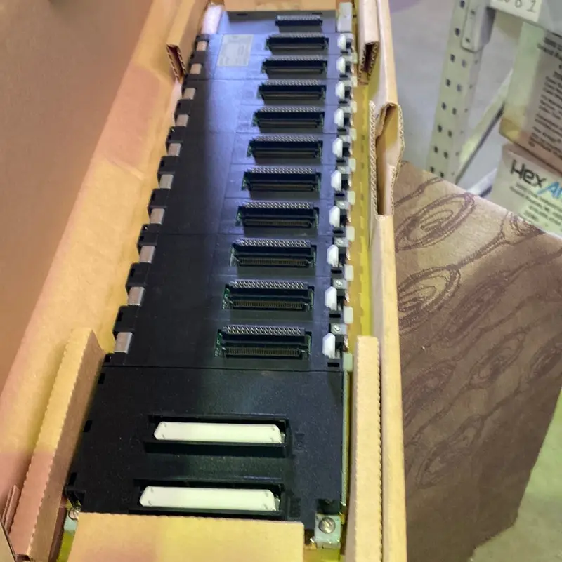 Omron Cs1w-Bi103 Plc Expansion Back Plane 1